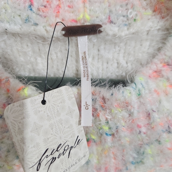 Free People cropped sweater, size large, NWT - Picture 2 of 8